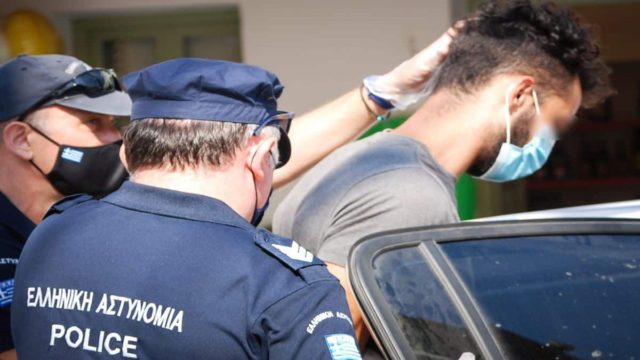 Γυναικοκτονία στη Φολέγανδρο: «Καταπέλτης» ο εισαγγελέας για τον δολοφόνο της Γαρυφαλλιάς