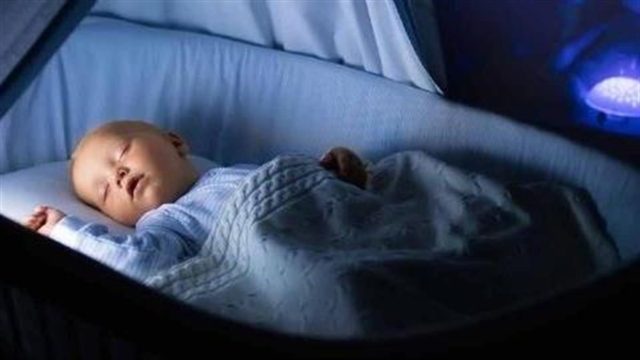 33χρονη μητέρα βάζει κρυφή κάμερα την ώρα που το μωράκι της κοιμάται – Καταγράφει κάτι απίστευτα συγκινητικό! (video)
