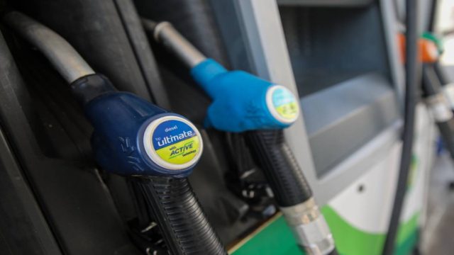 Καταγγελία σοκ για Fuel Pass: Ξοδεύουν το επίδομα βενζίνης σε μαγαζιά και σούπερ μάρκετ (video)
