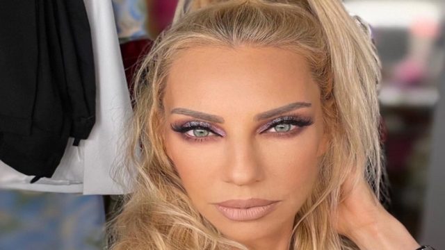 “Αλληθώρισε” ο Μάρκος Σεφερλής – Πιο καυτή από ποτέ η Έλενα Τσαβαλιά ποζάρει ολόγυμνη και αναστατώνει