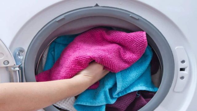 Ανακάτεψε ξύδι με νερό και έλυσε ένα επίμονο πρόβλημα στο πλυντήριο ρούχων