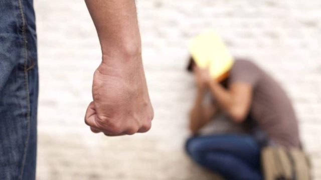 Θλιβερή υπόθεση bullying στον Πύργο – Χαστούκιζαν 15χρονο έξω από εκκλησία