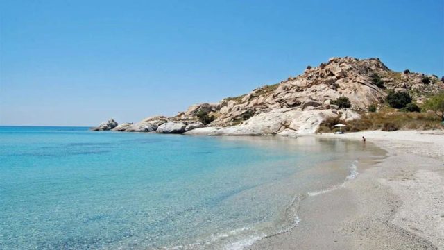 Διεθνής διάκριση για αυτό το κυκλαδίτικο νησί με τις πιο ονειρεμένες παραλίες