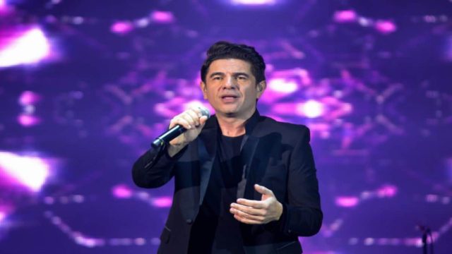 Από τους χορούς στις μπουνιές : Χαμός στη συναυλία του Νίκου Κουρκούλη στην Καβάλα – Άνδρες έπαιξαν ξύλο για έναν…χορό