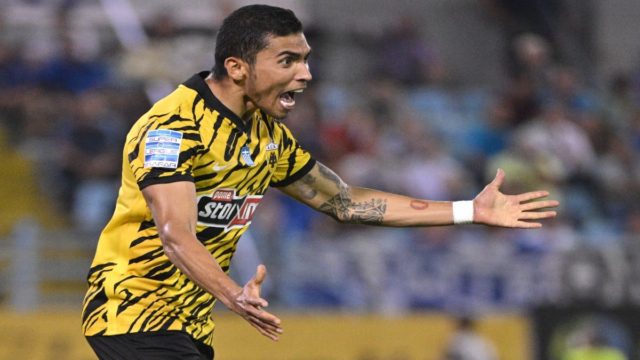 Super League: “Πάτησε γκάζι” με το… καλημέρα η ΑΕΚ και “καθάρισε” με Αραούχο-Πινέδα τη Λαμία (video)