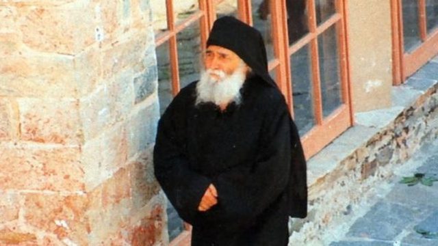 Η ζωή τον επιβεβαιώνει δυστυχώς σαν… φάρσα: Η ανατριχιαστική προφητεία του Αγίου Παΐσιου που βγαίνει αληθινή!