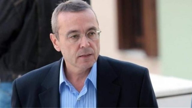 Σε ρόλο παππού ο Αιμίλιος Λιάτσος: Δείτε τον για πρώτη φορά μαζί με τα εγγόνια του (photo)