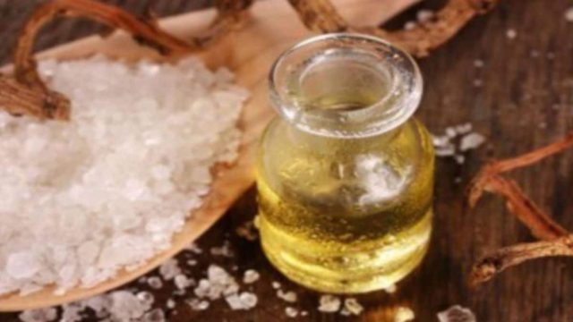 43χρονη ανακατέψτε λίγο αλάτι μαζί με ελαιόλαδο – Μετά από 10 ημέρες…