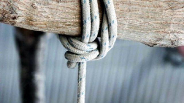 Θλίψη και αναπάντητα ερωτήματα στην Πάτρα: 22χρονος βρέθηκε απαγχονισμένος σε κολώνα της ΔΕΗ