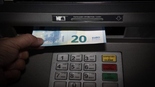 Ολική «τούμπα» από τις τράπεζες για τα ΑΤΜ: Η απόφαση-έκπληξη για αλλαγές με τα χαρτονομίσματα!