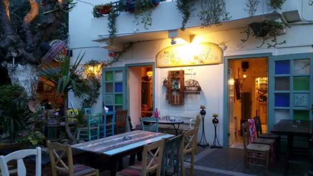 3 + 1 μαγαζιά στη Φιλαδέλφεια για κρασάκι και μεζέ