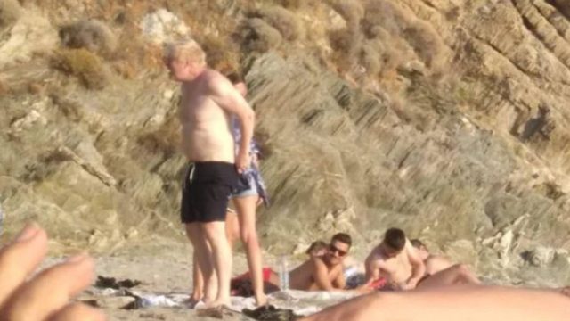 Μπόρις Τζόνσον: Πολυτελείς διακοπές στην Κάρυστο για την οικογένεια – Δείτε το αρχοντικό σπίτι που μένουν (φωτο)