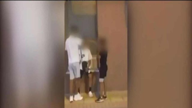 Yπόθεση bullying στον Πύργο: Συγκλονίζει η μητέρα του 15χρονου – «Όταν είδα να τον χτυπάνε έτσι τρόμαξα» (Video)