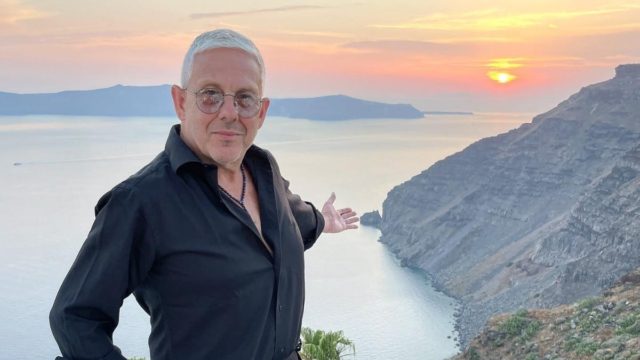 Ο Τάσος Δούσης εφιστά την προσοχή: Οι 20 κανόνες συμπεριφοράς στις διακοπές που όλοι πρέπει να γνωρίζουν