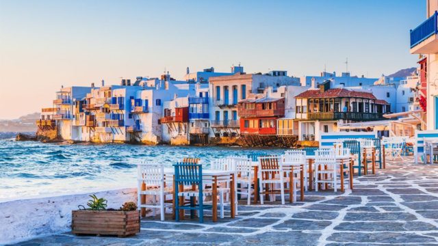 Σάλος στη Μύκονο: Πέταξαν έξω από μπουτίκ πασίγνωστη παρουσιάστρια που ήθελε τζάμπα ρούχα