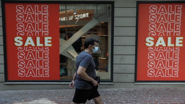 Ανατροπή με τις εκπτώσεις – Τι αναμένεται να συμβεί μετά τον Αύγουστο