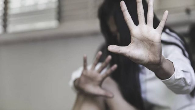 Βόλος: Απομακρύνθηκε από το σπίτι της και είναι σε ασφαλή χώρο η 26χρονη που την κυνηγούσε με κατσαβίδι ο σύντροφός της