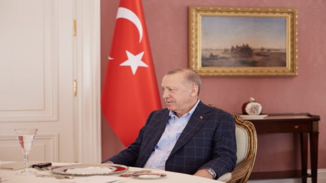 Προκλητικός ο Ερντογάν: «Η Ελλάδα ενοχλήθηκε πολύ από το Αμπντούλ Χαμίτ Χαν – Εγώ τη δουλειά μου κάνω» (photo-video)