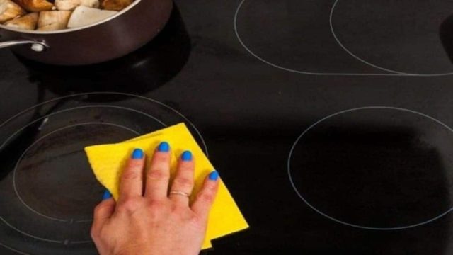 Έβαλε σαπούνι και λεμόνι στην κεραμική εστία και απαλλάχτηκε από ένα πρόβλημα που μας ταλαιπωρεί όλους