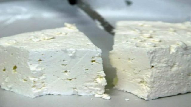Σας μούχλιασε η φέτα; Το έξυπνο τρικ με την ζάχαρη…