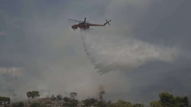 Ισχυρή φωτιά στον Μύτικα Άρτας