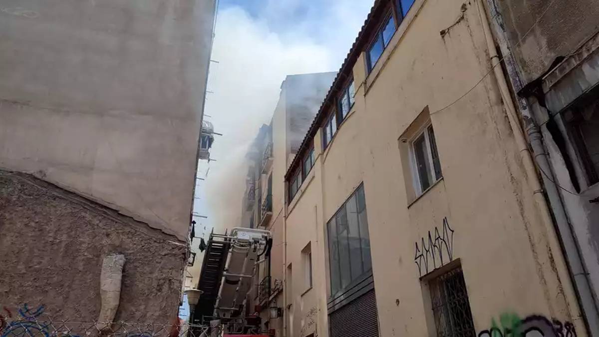 Φωτιά σε παλιό σπίτι στο κέντρο της Αθήνας