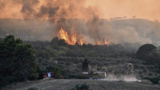 Νέα φωτιά στο Μεσολόγγι: Μαίνεται η πυρκαγιά στη Στάμνα