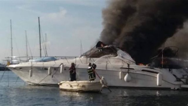 Φωτιά σε σκάφος στον Φλοίσβο