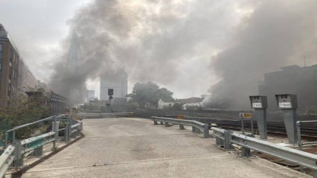Συναγερμός στο Λονδίνο: Φωτιά κοντά σε σταθμό του Μετρό