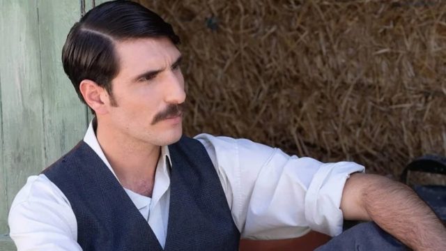Αγνώριστος ο Γιώργος Γεροντιδάκης: Η πρώτη φωτογραφία από τα γυρίσματα του «Σασμού»