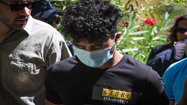 Γυναικοκτονία στο Περιστέρι: Στον Ανακριτή ο 21χρονος Πακιστανός που σκότωσε τη Νικολέττα – Ο πατέρας της 17χρονης επιθυμεί να δει τον δράστη (Video)