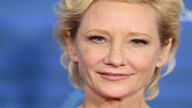 Ann Heche: Κόπηκε το «νήμα» της ζωής για τη γνωστή ηθοποιό μετά το σοβαρό τροχαίο – Την αποσύνδεσαν από τη μηχανική υποστήριξη (video)