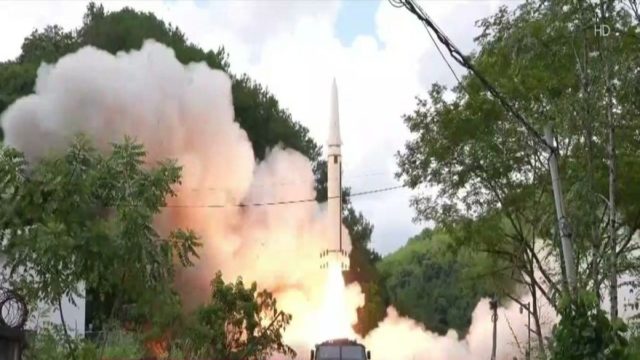 Mε κομμένη την ανάσα ο πλανήτης: Η Κίνα εξαπολύει πυραύλους γύρω από την Ταϊβάν! «Έπεσαν» στην ΑΟΖ της Ιαπωνίας – Έντονες αντιδράσεις από το Τόκιο (Video)