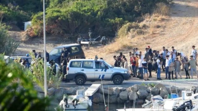 Ελληνοτουρκικά: Τρίτο σκάφος με 67 μετανάστες στα Κύθηρα μέσα σε ένα 24ωρο – Η Άγκυρα αλλάζει τακτική στο Αιγαίο (Video)