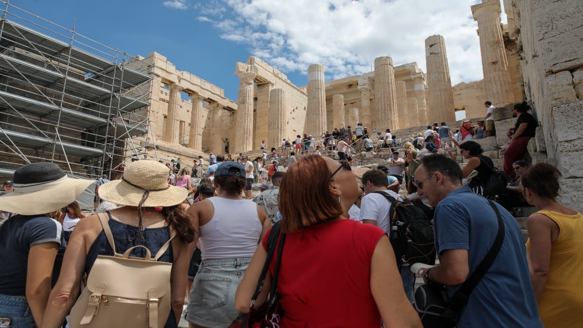 Κορωνοϊός – Διασπορά άνευ προηγουμένου σε Αττική και Θεσσαλονίκη: «Βράζουν» τα μεγάλα αστικά κέντρα και όχι μόνο από τον καύσωνα!