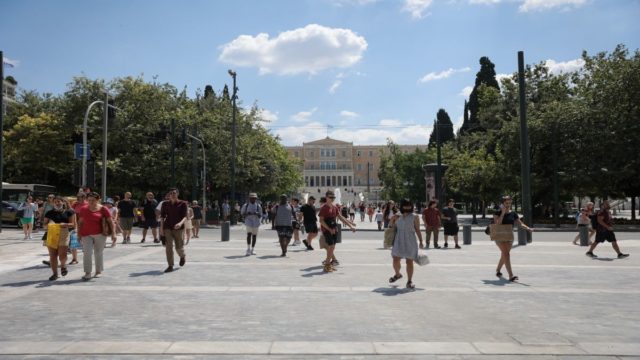 Σε σοκαριστικά πλέον επίπεδα η εξάπλωση του κορωνοϊού στη χώρα: Πολύ πάνω από τις 100.000 τα κρούσματα και «μαύρη» εβδομάδα με 355 θανάτους