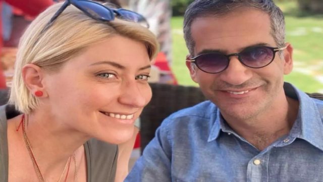 Πέρασαν από 40 κύματα για να είναι μαζί Σία Κοσιώνη και Κώστας Μπακογιάννης: Η άγνωστη τραγωδία και το παρασκήνιο του γάμου τους