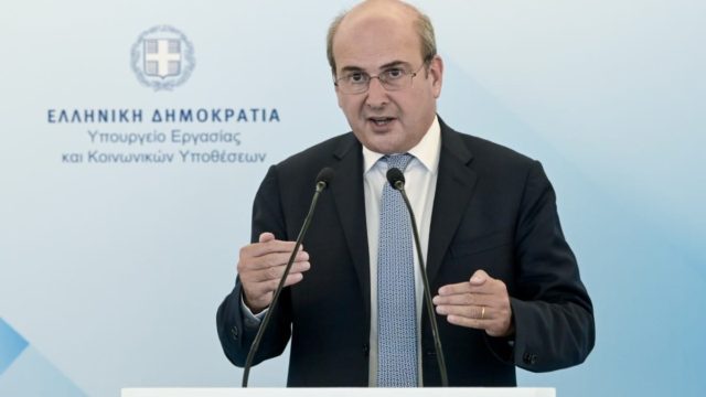 Κωστής Χατζηδάκης: Παρουσίασε το μίνι ασφαλιστικό νομοσχέδιο – Αυτοί είναι οι 8 βασικοί άξονες
