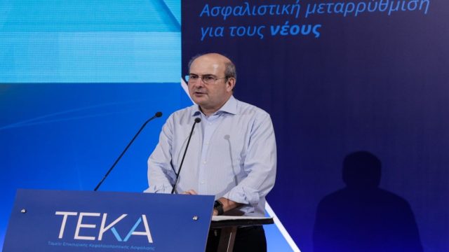 Αποκάλυψη Κωστή Χατζηδάκη: «Παραγραφή οφειλών στον ΕΦΚΑ στη 10ετία» & «παράθυρο» για νέα αύξηση στον κατώτατο μισθό από τον Μάιο (Video)