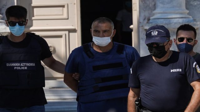 Προφυλακιστέος ο αστυνομικός για τον βιασμό της 14χρονης στη Λέσβο: Κατέρρευσε η μητέρα της ανήλικης  – «Θα πάω φυλακή για εσένα, αληταρά»! (video)