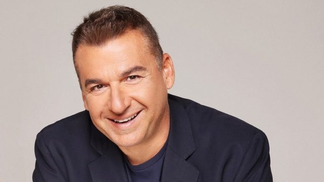 Το ησυχαστήριό του μετά τον… χωρισμό από τη Σκορδά: Η τεράστια βίλα του Γιώργου Λιάγκα με θέα όλο το Αιγαίο από την πισίνα του