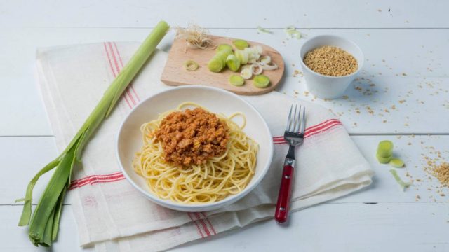 Επιτέλους μια μακαρονάδα για όλα τα γούστα: Mακαρόνια με κιμά χωρίς ντομάτα