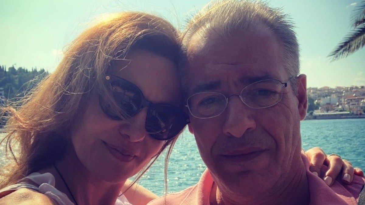 Έξαλλος ο Νίκος Μάνεσης: «Να τελειώνουμε αυτό το καραγκιοζιλίκι» – Στο πλευρό του η Φαίη Μαυραγάνη