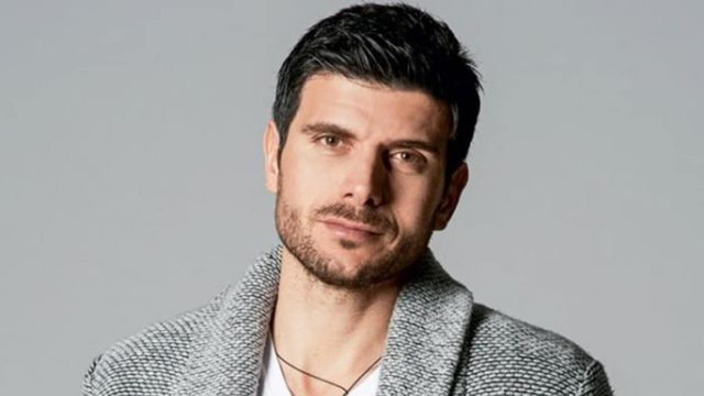 Τυχερός ο Μάνος Γαβράς: Το πολυτελές σπίτι στο Λυκαβηττό με θέα όλη την Αθήνα (photos)