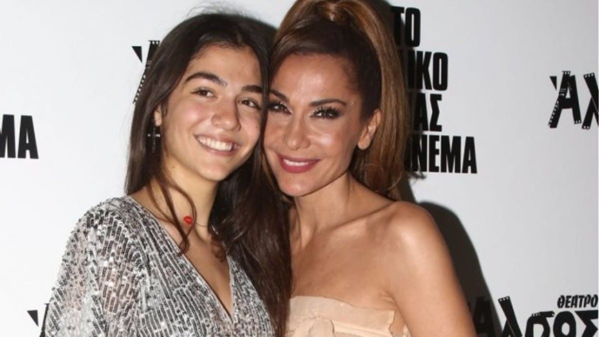 Ανατριχιάζει με την φωνή της η κούκλα κόρη της Δέσποινας Βανδή – Δείτε το βίντεο