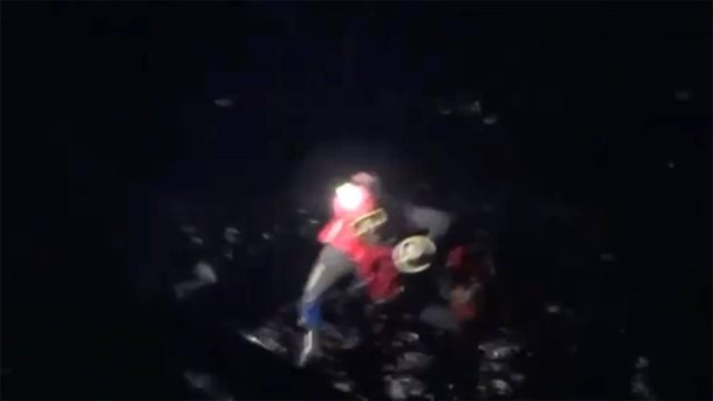 Θρίλερ στη Ρόδο: Συνεχίζονται οι έρευνες για τους αγνοούμενους – Δείτε το βίντεο από την επιχείρηση διάσωσης