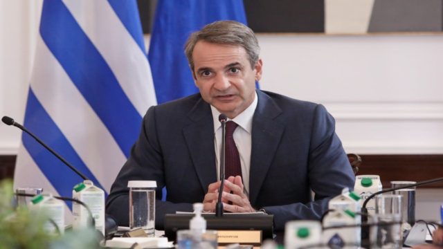 «Τελεσίγραφο» Μητσοτάκη στο υπουργικό για τις εκλογές: «Σε εννιά μήνες οι κάλπες – Κινδυνεύουν με κατάρρευση μεγάλες χώρες» (video)