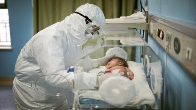 Θρίλερ στα Χανιά: Βρέφος 5 ημερών νοσηλεύεται με κορωνοϊό – Θετική και η λεχώνα μητέρα του