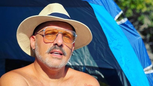 Δε θα πιστεύετε στα μάτια σας: Αυτός είναι ο… σωσίας του Νίκου Μουτσινά (photo)