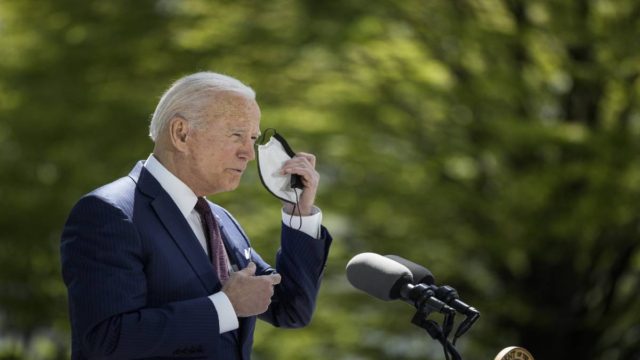 Τζο Μπάιντεν: Ο βήχας του Αμερικανού προέδρου μετά τον κορωνοϊό δεν τον άφηνε να εκφωνήσει την ομιλία του